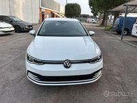 Usata VW Golf VIII Life 131 CV (96 kW) 2022 Bianco Berlina