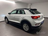 Usata VW T-Roc Life 110 CV (80 kW) 2023 Bianco SUV