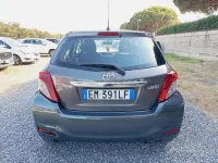 Usata Toyota Yaris 69 CV (50 kW) 2012 Grigio Utilitaria