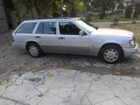 Usata Mercedes E200 136 CV (100 kW) 1994 Argento Station wagon