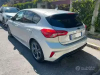 Usata Ford Focus ST-Line 120 CV (88 kW) 2021 Grigio Berlina