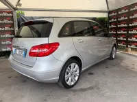 Usata Mercedes B180 109 CV (80 kW) 2012 Grigio Utilitaria