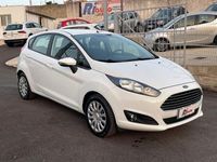 Usata Ford Fiesta 75 CV (55 kW) 2015 Bianco Utilitaria