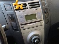 Usata Toyota Yaris 69 CV (50 kW) 2007 Grigio Utilitaria