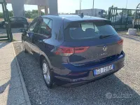 Usata VW Golf VIII Life 110 CV (80 kW) 2020 Blu Berlina