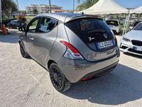 Usata Lancia Ypsilon Silver 69 CV (50 kW) 2022 Argento Utilitaria