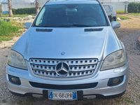 Usata Mercedes ML320 224 CV (164 kW) 2007 Grigio SUV