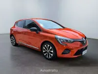 Usata Renault Clio V Techno 101 CV (74 kW) 2023 Arancione Berlina