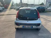 Usata Peugeot 107 68 CV (50 kW) 2010 Grigio Utilitaria