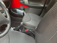 Usata Peugeot 107 68 CV (50 kW) 2012 Rosso Utilitaria