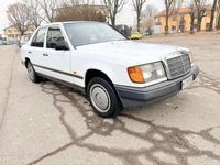 Usata Mercedes E200 109 CV (80 kW) 1987 Other Berlina