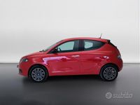 Usata Lancia Ypsilon Gold 70 CV (51 kW) 2023 Rosso Utilitaria