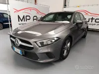 Usata Mercedes A180 Premium 116 CV (85 kW) 2019 Grigio Berlina