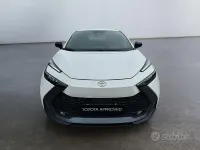 Usata Toyota C-HR Active 140 CV (102 kW) 2024 Bianco SUV