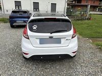 Usata Ford Fiesta 82 CV (60 kW) 2016 Bianco Berlina