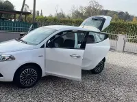 Usata Lancia Ypsilon Gold 69 CV (50 kW) 2019 Bianco Utilitaria
