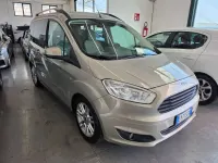 Usata Ford Tourneo Courier Titanium 95 CV (69 kW) 2015 Bronzo Monovolume