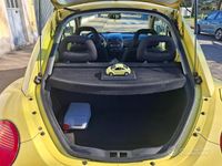 Begagnad VW New Beetle 90 HK (66 kW) 1999 Gul Halvkombi