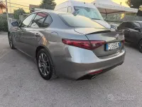 Usata Alfa Romeo Giulia 180 CV (132 kW) 2017 Grigio Berlina