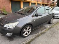 Usata Opel Astra 140 CV (102 kW) 2013 Grigio Berlina