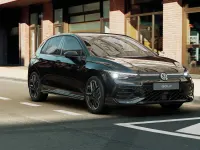 Nuova VW Golf VIII R-line Plus 150 CV (110 kW) 2026 Grenadill black metallizzato Berlina