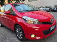 Usata Toyota Yaris Lounge 69 CV (50 kW) 2014 Rosso Utilitaria