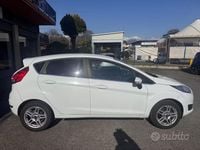 Usata Ford Fiesta Titanium 96 CV (70 kW) 2014 Bianco Utilitaria