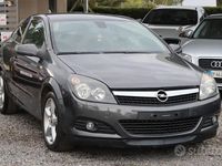 Usata Opel Astra GTC Cosmo 110 CV (80 kW) 2010 Grigio Berlina