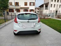 Usata Ford Fiesta 68 CV (50 kW) 2010 Bianco Berlina