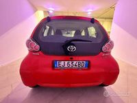 Usata Toyota Aygo Connect Style 68 CV (50 kW) 2011 Rosso Utilitaria