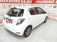 Begagnad Toyota Yaris Lounge 70 HK (51 kW) 2014 Vit Halvkombi