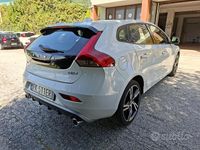 Usata Volvo V40 R-Design Momentum 120 CV (88 kW) 2017 Bianco Berlina