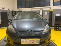 Usata Ford Fiesta 96 CV (70 kW) 2009 Grigio chiaro Utilitaria