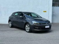 Usata Opel Astra 140 CV (102 kW) 2014 Grigio Berlina