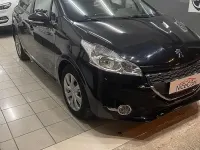 Usata Peugeot 208 Active 68 CV (50 kW) 2014 Nero Utilitaria