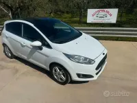 Usata Ford Fiesta Titanium 75 CV (55 kW) 2014 Bianco Utilitaria
