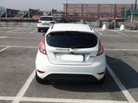 Usata Ford Fiesta 90 CV (66 kW) 2015 Bianco Utilitaria