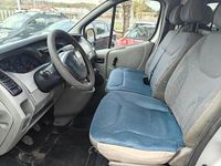 Usata Renault Trafic 101 CV (74 kW) 2002 Gray Monovolume