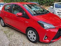 Usata Toyota Yaris Hybrid Style 73 CV (53 kW) 2019 Rosso Berlina
