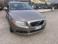 Usata Volvo V70 185 CV (136 kW) 2007 Oro Station wagon