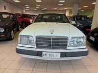 Usata Mercedes E200 118 CV (86 kW) 1992 Bianco Coupé
