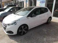 Usata Peugeot 208 GT-line 100 CV (73 kW) 2018 Bianco Utilitaria