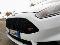 Usata Ford Fiesta ST 182 CV (133 kW) 2015 Bianco Berlina