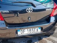Begagnad Toyota Yaris 90 HK (66 kW) 2006 Svart Sedan