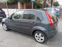 Usata Ford Fiesta Titanium 75 CV (55 kW) 2008 Blu Utilitaria