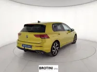 Usata VW Golf VIII R-line 131 CV (96 kW) 2024 Giallo metallizzato Berlina