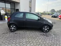 Usado Toyota Yaris 90 CV (66 kW) 2007 Gris Utilitario
