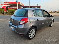 Usata Renault Clio II Luxe 74 CV (54 kW) 2010 Grigio Berlina