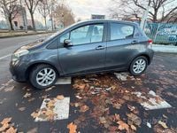 Usata Toyota Yaris Lounge 69 CV (50 kW) 2012 Grigio Utilitaria
