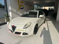Usata Alfa Romeo Giulietta Distinctive 120 CV (88 kW) 2013 Bianco pastello Utilitaria